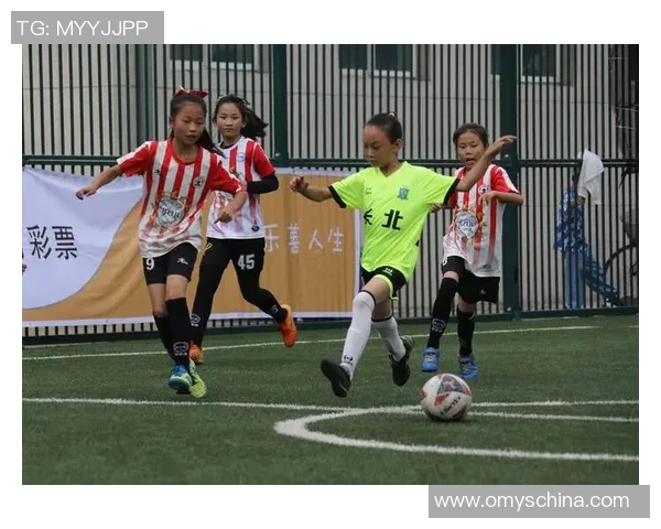 藏族美女足球明星的魅力与风采展现于绿茵场上 藏族美女足球明星的魅力与风采展现于绿茵场上