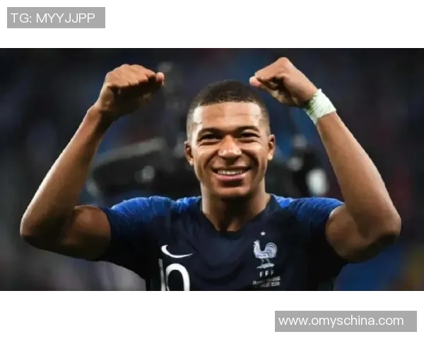 从小球场到世界舞台足球明星的成长历程与奋斗故事 从小球场到世界舞台足球明星的成长历程与奋斗故事