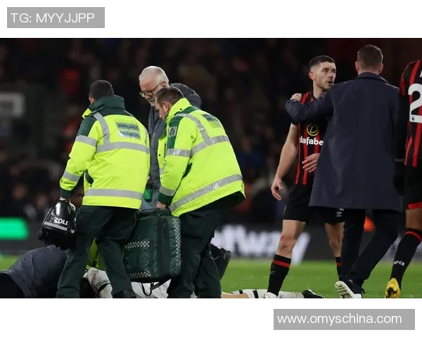 洗澡意外摔伤的足球明星如何重返赛场与健康生活的故事 洗澡意外摔伤的足球明星如何重返赛场与健康生活的故事